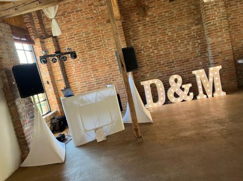 F9F9D298-42CC-472B-B8C2-1CB8D7561929